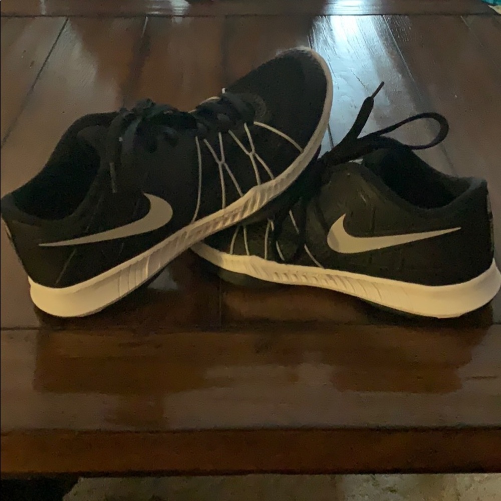 NIKE SZ 7.5 Training Shoe.